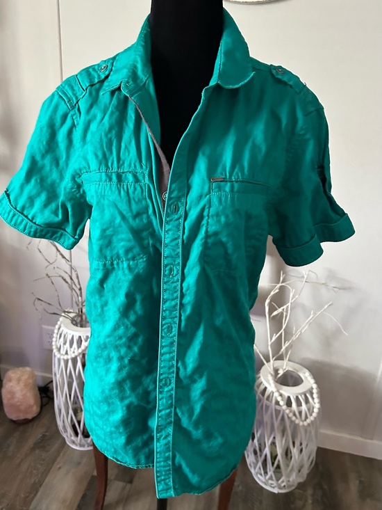 Guess Tops - Women’s Short-Sleeve Casual Button-Up Shirt in Teal
